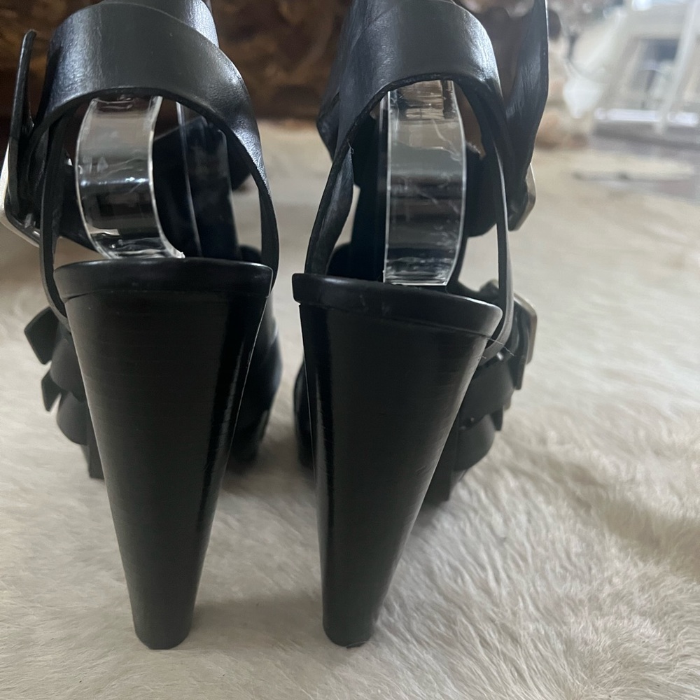 Vera Wang Lavender LIKE NEW platform scrappy sandal - Picture 5 of 9